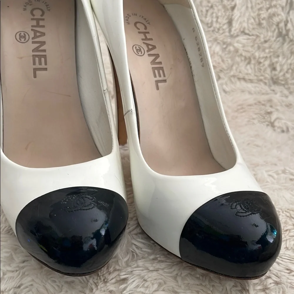 CHANEL White Patent Leather Pumps with Black Cap Toe